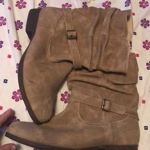 Tan gorgeous boots 👢 hot sale 🔥🔥